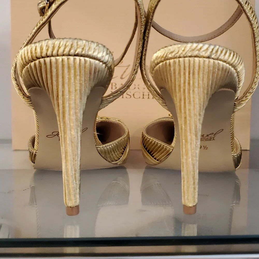Badgley Mischka Jewel Collection Gold textured pump Size 9.5" worn once box incl - Picture 4 of 8